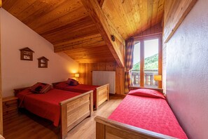 4 bedrooms, iron/ironing board, free WiFi