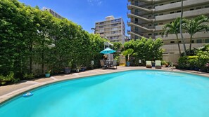 حمّام سباحة خارجي