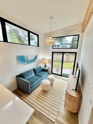 Smart TV, fireplace, table tennis