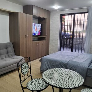 Interior - 4. Calido Apartaestudio, Casa Azul Manizales Caldas, Colombia (Manizales)