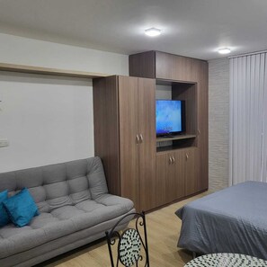 Interior - 4. Calido Apartaestudio, Casa Azul Manizales Caldas, Colombia (Manizales)