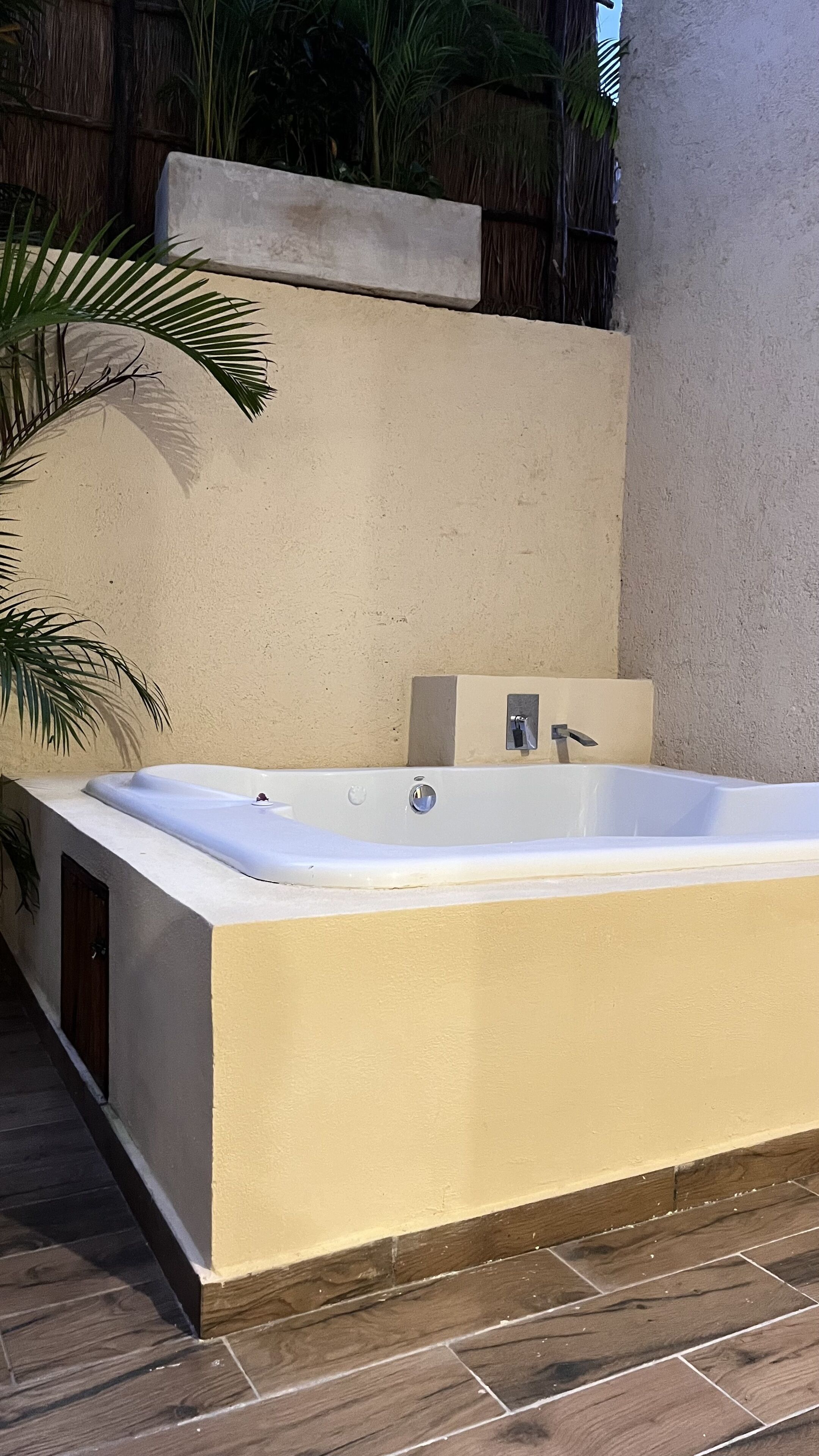 Bain à remous extérieur