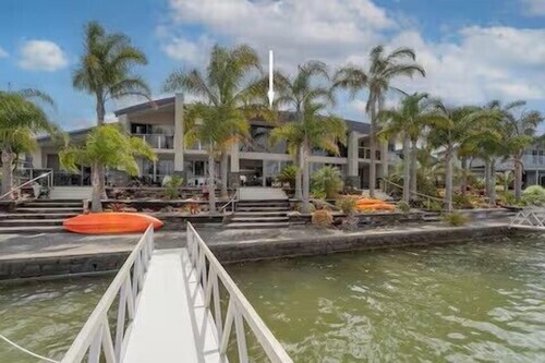 Hosts on the Coast Pelicans Coastal Perch