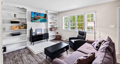 Charming Home Minutes from Town ! Close to Golf Course and Kings Dominion !