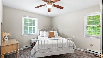 3 bedrooms, desk, free WiFi, bed sheets