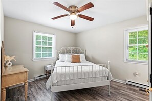 3 chambres, bureau, Wi-Fi gratuit, draps fournis