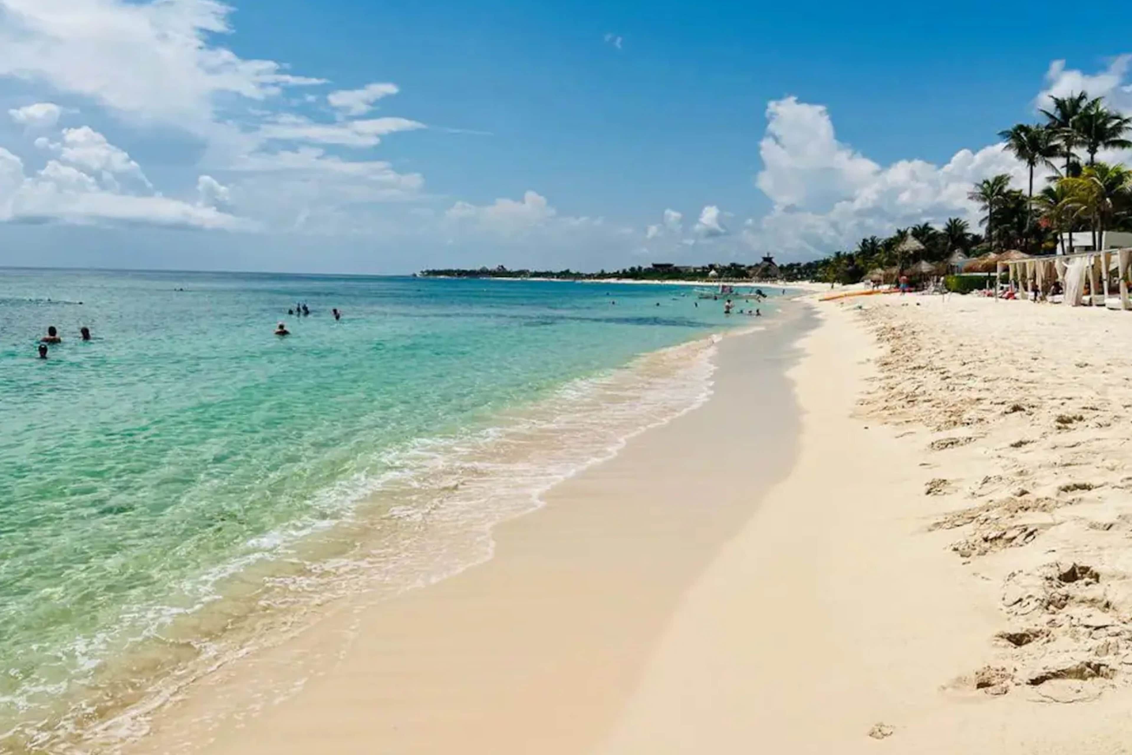 Una playa cerca, toallas de playa