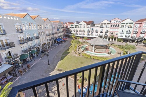 European Village King Suite Retreat: Unwind, Explore, Beach, Work!