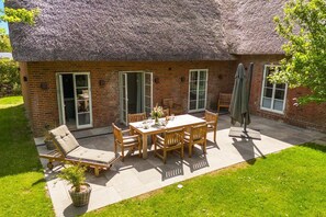 Outdoor dining - Hideaway Rungholt - Reet. Familie. Wellness (Sylt)
