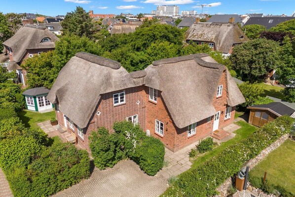 Unclassified image, 1 of 54, button