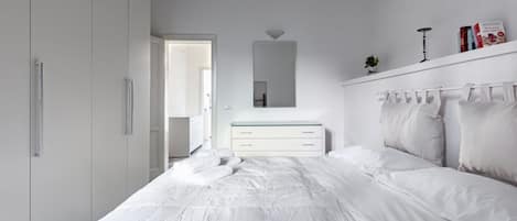 2 室のベッドルーム、アイロン / アイロン台、WiFi、ベッドシーツ