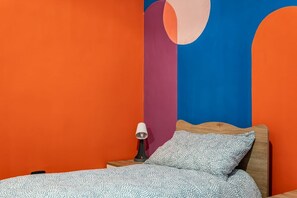 2 habitaciones, tabla de planchar con plancha, internet y ropa de cama