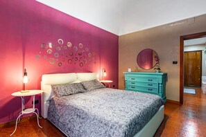 2 bedrooms, iron/ironing board, Internet, bed sheets