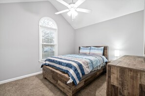 3 bedrooms, iron/ironing board, free WiFi, bed sheets