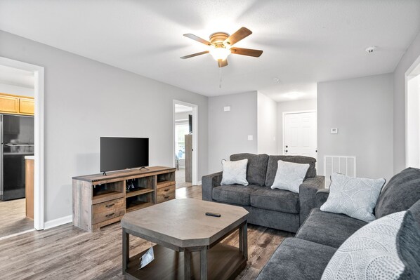 Smart TV, video games