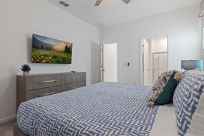 5 bedrooms, iron/ironing board, WiFi, bed sheets