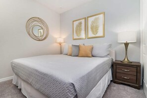 9 Schlafzimmer, Bügeleisen/Bügelbrett, Reisekinderbett, WLAN