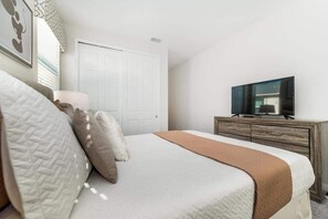 9 Schlafzimmer, Bügeleisen/Bügelbrett, Reisekinderbett, WLAN