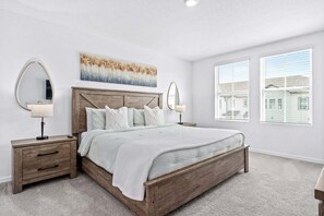 3 bedrooms, iron/ironing board, WiFi, bed sheets - Lovely Townhome| Sleeps 8 (Davenport)
