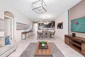 TV - Beautiful Golf Course View Townhome! (Kissimmee)