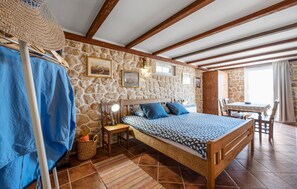 3 habitaciones, caja de seguridad en la habitación y cuna de viaje 