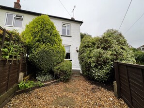 المنطقة المحيطة بالمنشأة