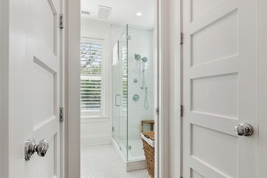 Shower, hair dryer, towels