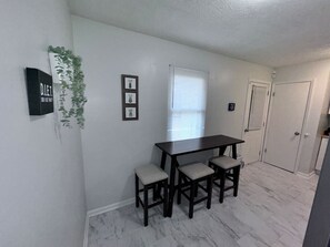 Interior - Downtown and Near, I-95. Pets are allowed (Pooler)