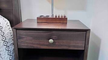 3 bedrooms, desk, iron/ironing board, WiFi