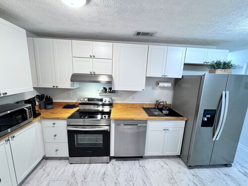 Downtown and Near, I-95. Pets are allowed