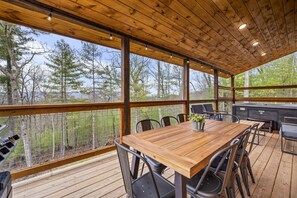 Outdoor dining - Outdoor Fire Pit, Hot Tub, Private Cabin, Arcade Room, Indoor Pool, New Build! (Sevierville)