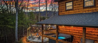 Outdoor Fire Pit, Hot Tub, Private Cabin, Arcade Room, Indoor Pool, New Build!
