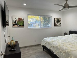 3 bedrooms, iron/ironing board, WiFi, bed sheets - Beautiful 3 BR conveniently located near highway 41 & 99, restaurants, grocery  (Fresno)