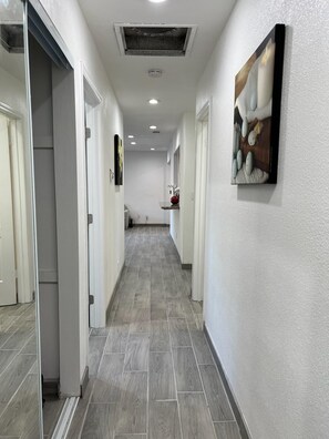 Interior - Beautiful 3 BR conveniently located near highway 41 & 99, restaurants, grocery  (Fresno)