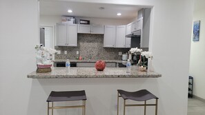 Fridge, microwave, oven, stovetop - Beautiful 3 BR conveniently located near highway 41 & 99, restaurants, grocery  (Fresno)