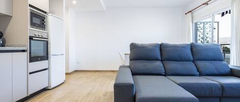 Propriété, Cabinetry, Design Intérieur, Bois, Confort, Canapé, Sol, Salon, Mur, Sol