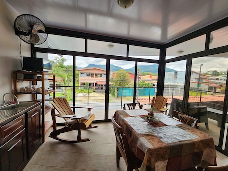 Refrigerador, microondas, placa de cocina, tetera/pava eléctrica