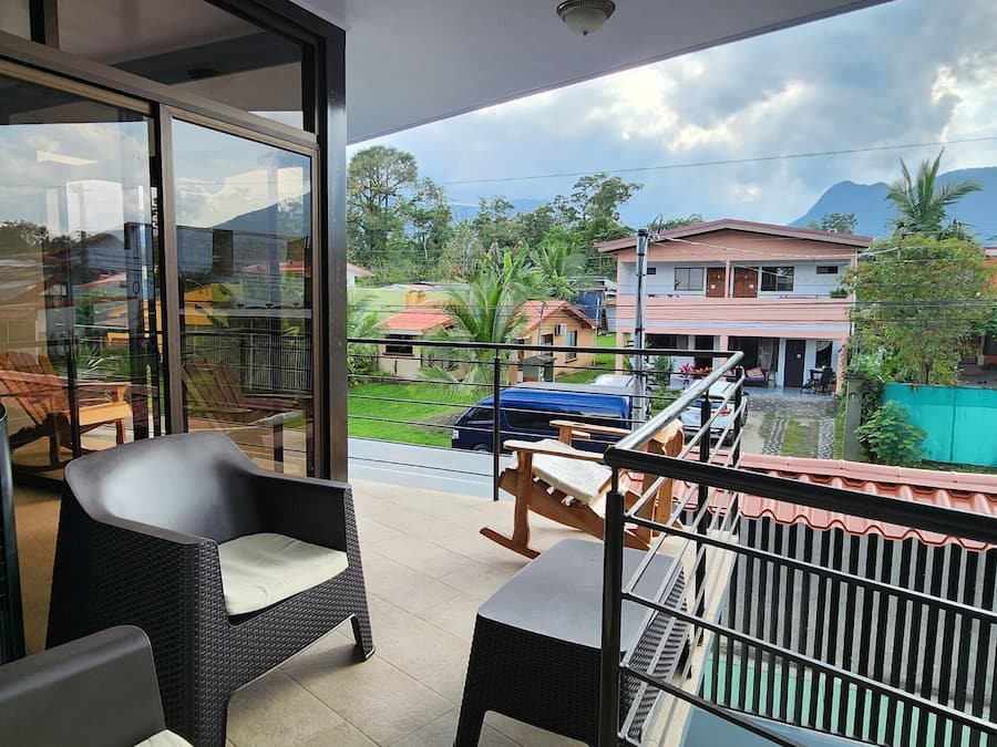 32-inch Smart TV with cable channels