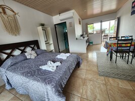 Family Quadruple Room | Egyptian cotton sheets, premium bedding, down comforters