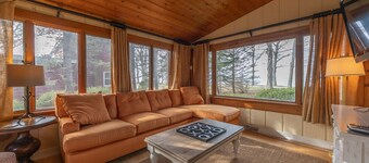 The Knotty Pine - Views of Lake Michigan - Beautiful Home, Beach access stairs coming 2026