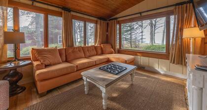 The Knotty Pine - Views of Lake Michigan - Beautiful Home, Beach access stairs coming 2026