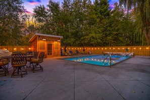 A heated pool - Private Pool (closes9/30) & Hot Tub, Modern Farm House,  Near Lake Michigan (Fennville)