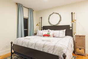 4 chambres, fer et planche à repasser, lit parapluie, Wi-Fi