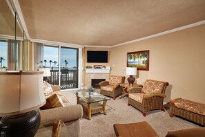 Fernseher, Kamin, Tischfußball, Tischtennisplatte