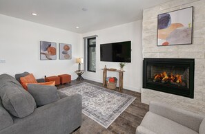 Smart TV y chimenea