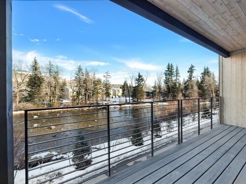 Beautiful New Riverfront  Condo in the Heart of Silverthorne