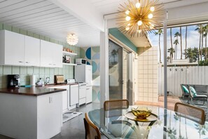 Outdoor dining - Mid-Century 1BR Bungalow At Famed Ocotillo Lodge (Palm Springs)