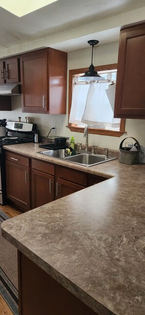 Microwave, oven, stovetop, dishwasher - Fishing is what you want to do? Come fish the Bay! Or 5 minute walk to downtown! (Oconto)