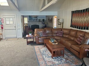 TV, fireplace, table tennis, books