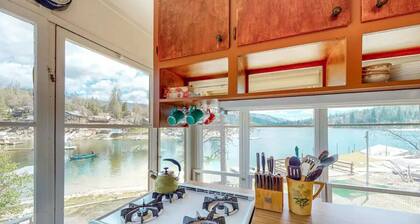 Rustic lakefront cabin with boat dock & VIEWS!